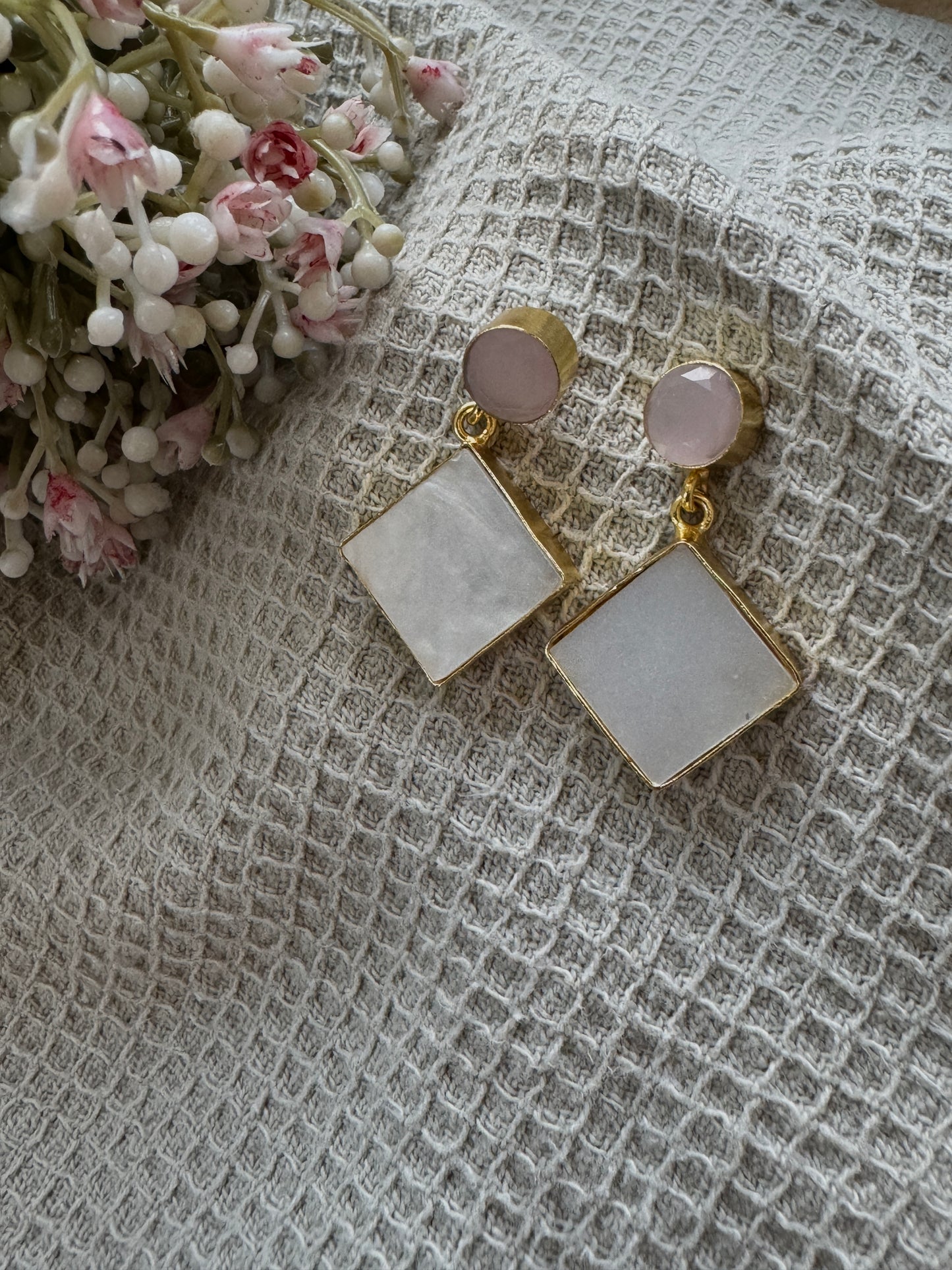 Mother of pearl dainty earrings