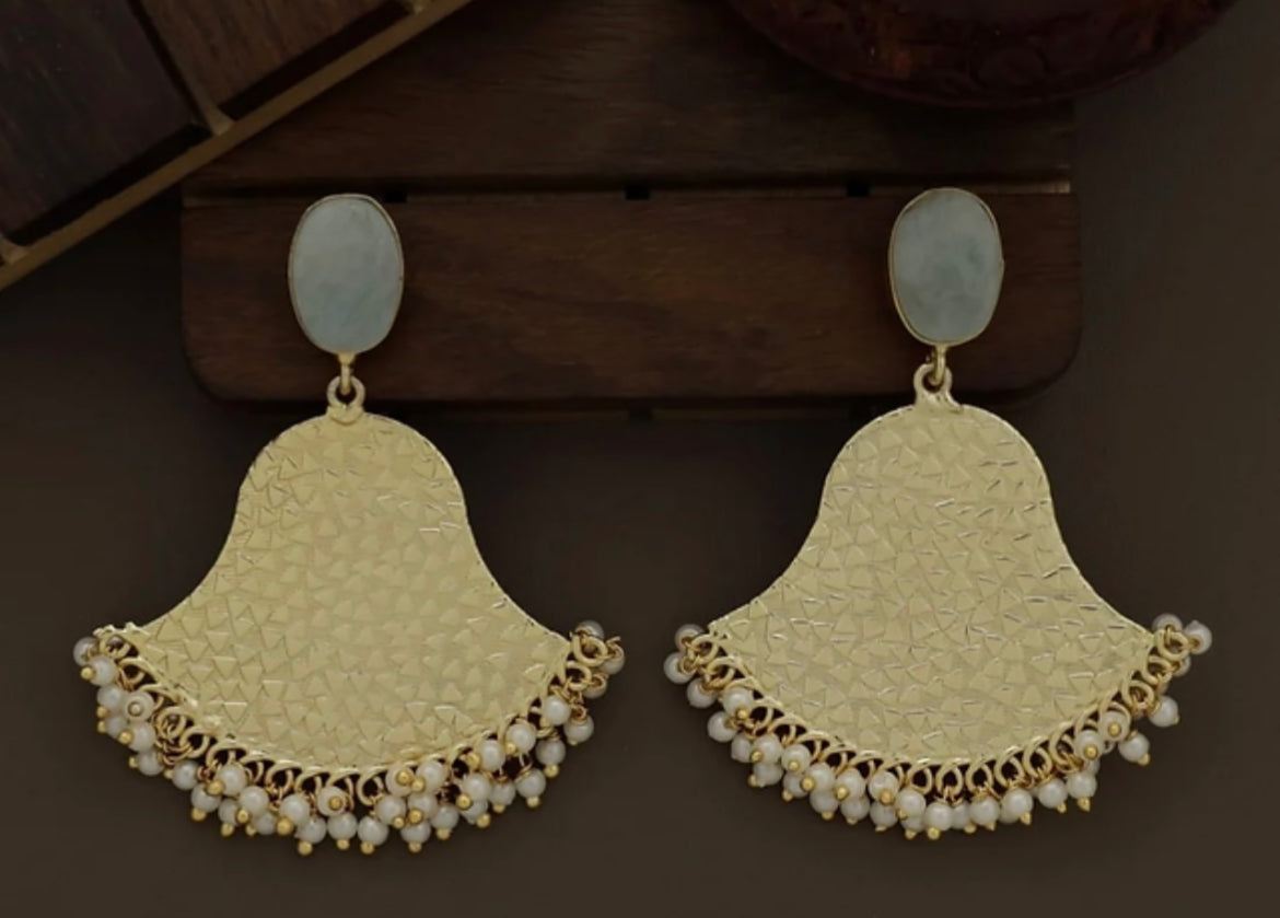 Bell pearl earrings